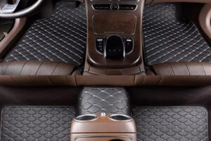 Coussin de pied universel en cuir matelassé et brodé