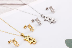 Collier hibou en acier inoxydable