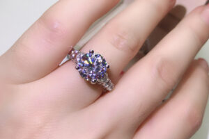 Bague de luxe incrustée de diamants