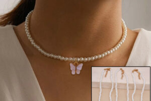 Collier ras du cou élégant en perles blanches