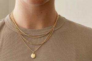 Collier pendentif ovale